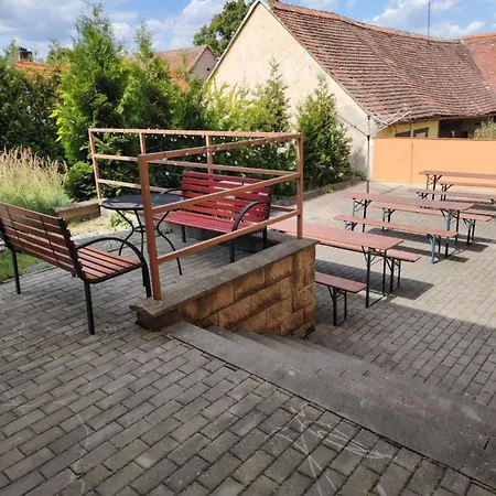 Zamecek Konukevi Uhercice (Znojmo)