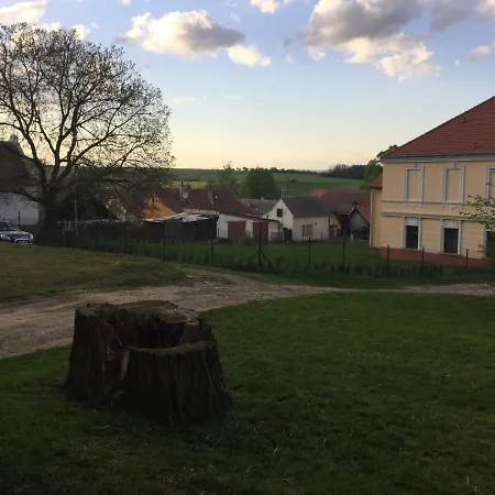 Zamecek * Uhercice (Znojmo)